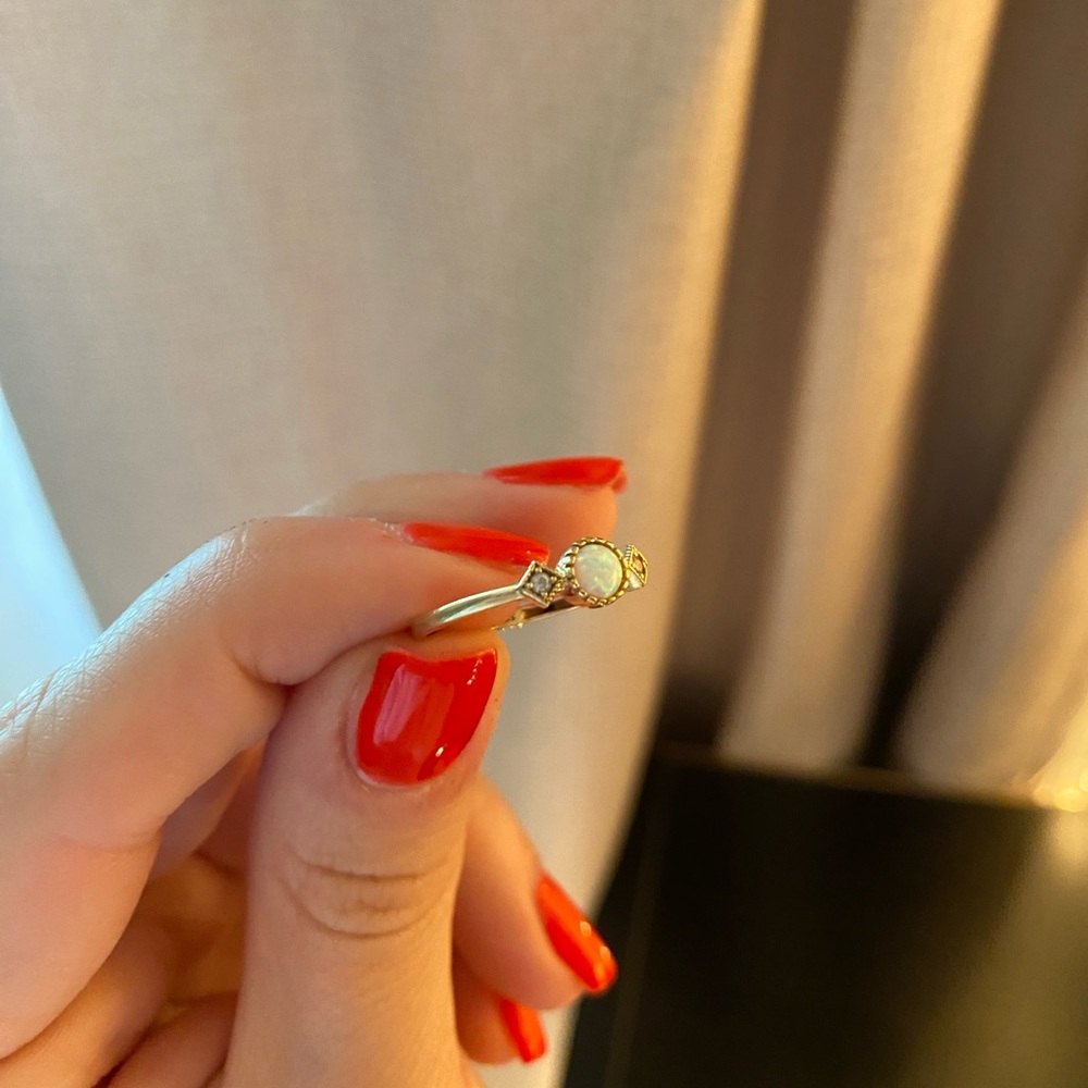 Mother of Pearl 14k Gold Ring / Size 6 - Picture 6 of 8